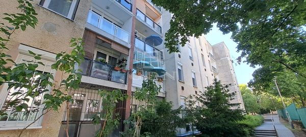 Eladó Budapest XVI. kerület Lakás (csúsztatott zsalu)