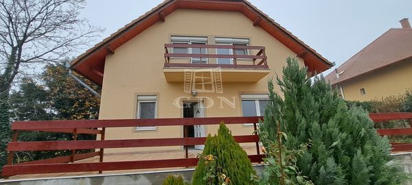 Eladó Mogyoród Családi ház