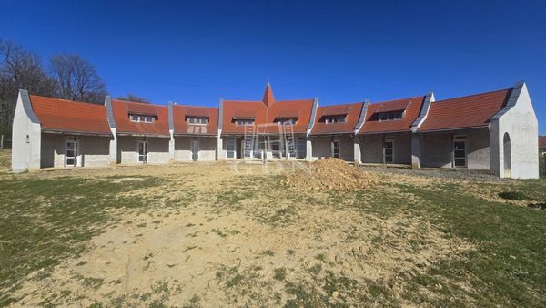 Eladó Úrkút Lakás